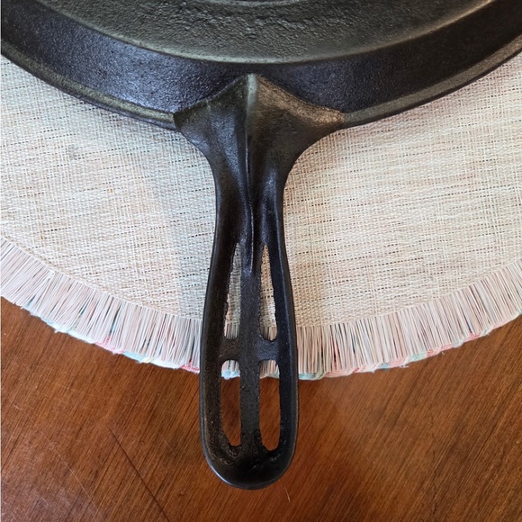 Cast Iron Skillet - Black - Picture 6 of 6